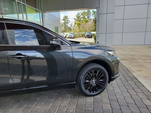 Certified 2023 Toyota Venza Nightshade image 8