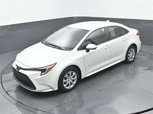 Used 2026 Toyota Corolla LE image 30