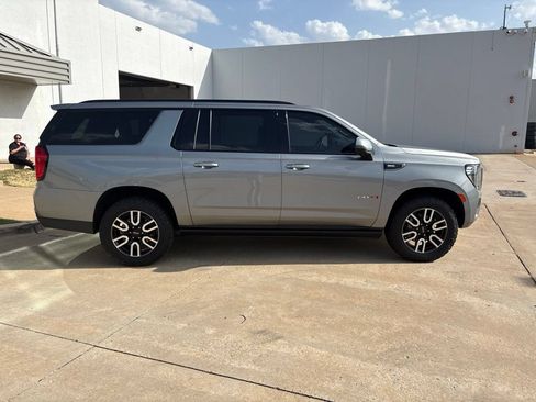 Used 2023 GMC Yukon XL AT4 AWD/4WD image 6
