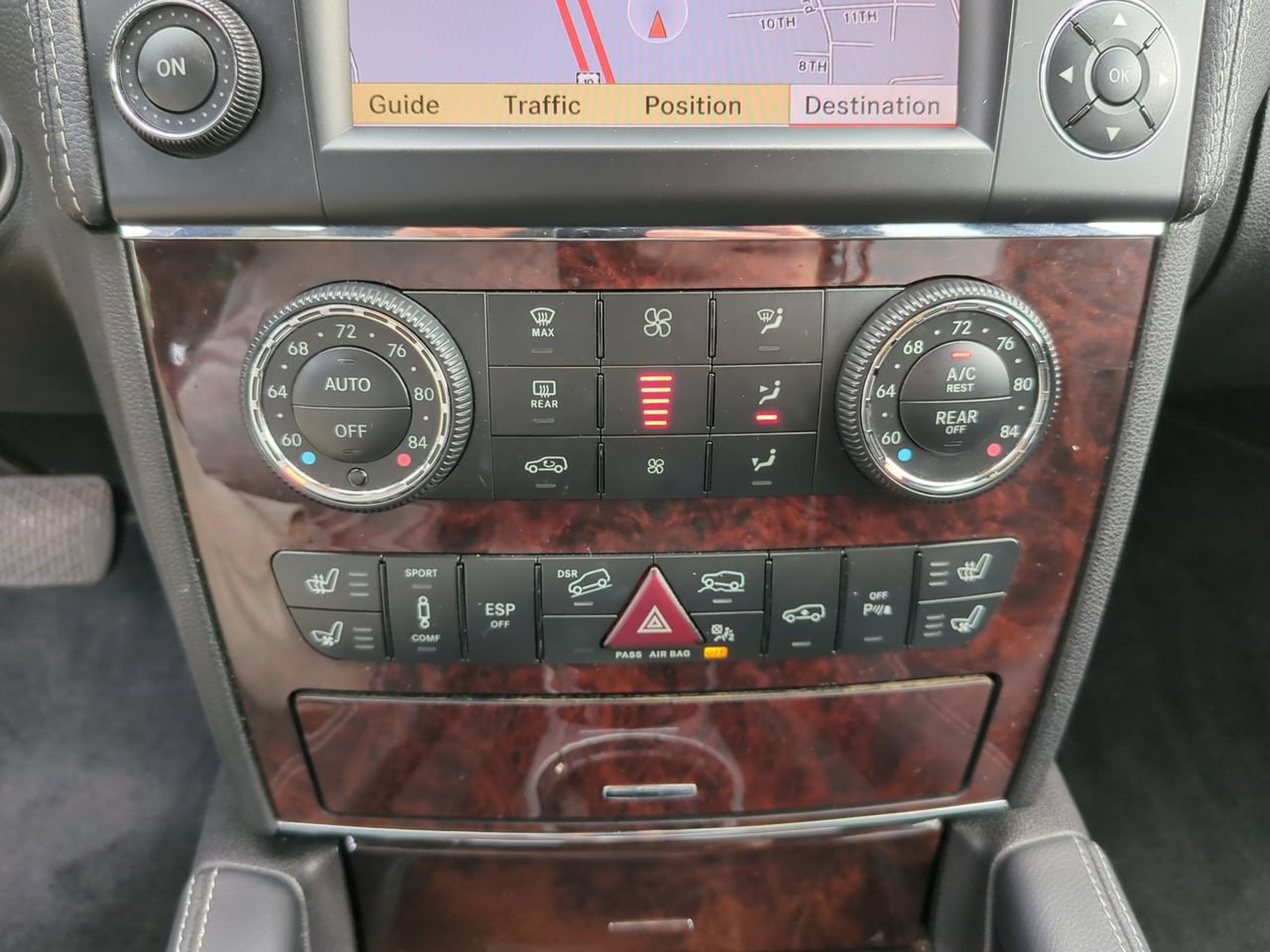 Used 2011 Mercedes-Benz GL 550 4MATIC image 32