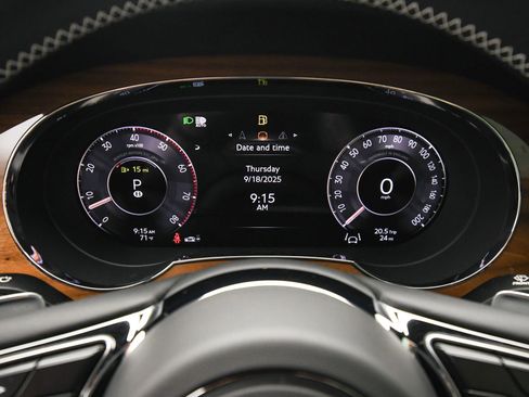 New 2025 Bentley Bentayga image 16