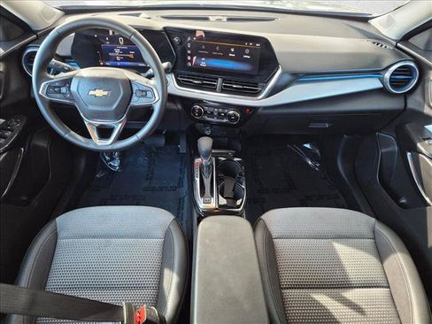 Used 2025 Chevrolet Trax LT w/ Driver Confidence Package FWD image 25