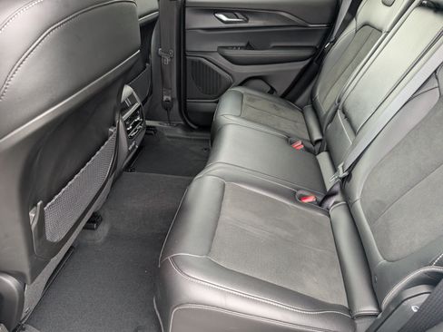 Used 2025 Jeep Grand Cherokee Altitude RWD image 7