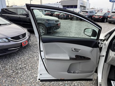 Used 2010 Toyota Venza image 9