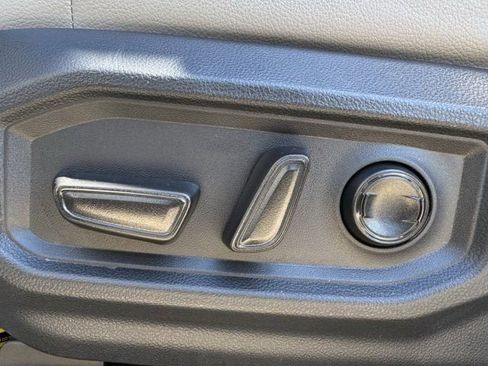 Used 2025 Toyota Tundra Limited w/ Power Package image 31