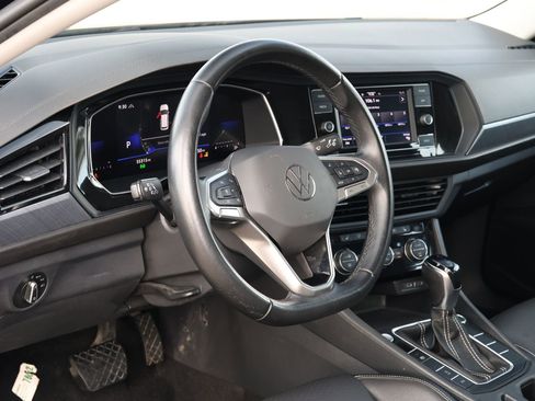 Used 2024 Volkswagen Jetta SE FWD image 13