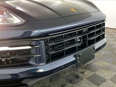 Used 2024 Porsche Cayenne image 31