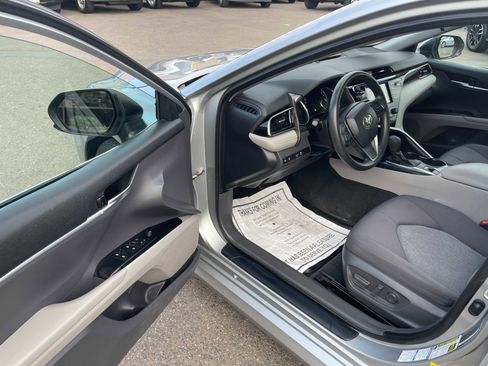 Used 2020 Toyota Camry LE image 15