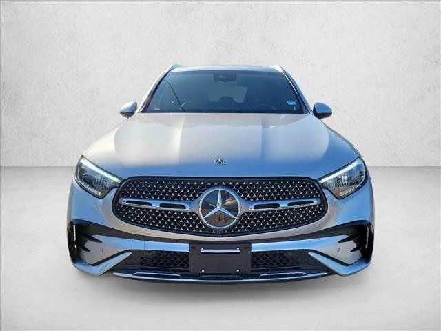 Used 2025 Mercedes-Benz GLC 350e 4MATIC image 2