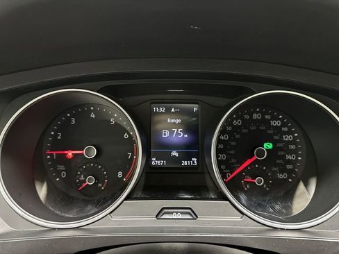 Used 2021 Volkswagen Tiguan SE image 31