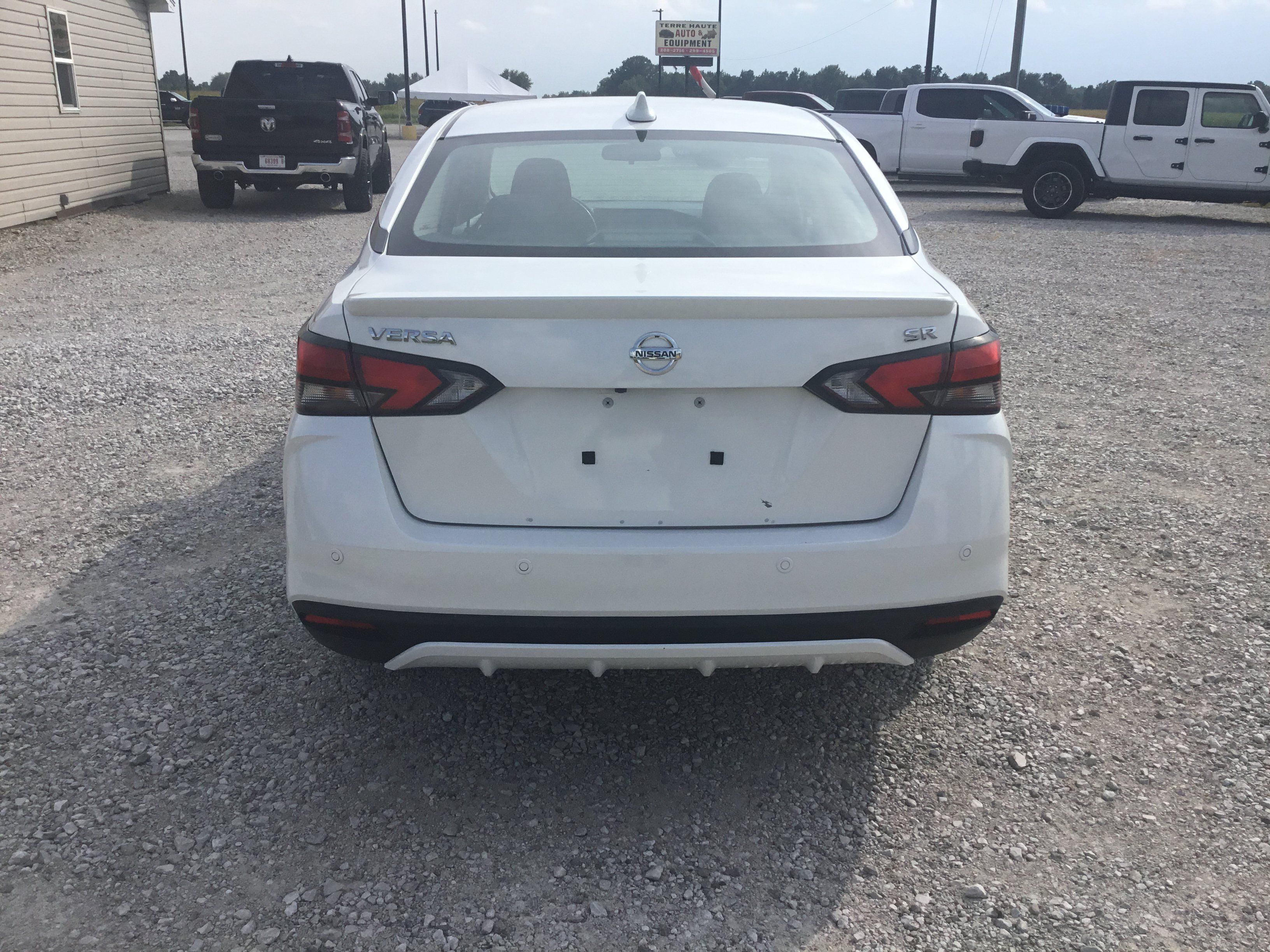 Used 2022 Nissan Versa SR w/ Convenience Package FWD image 4