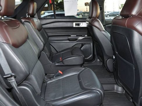 Used 2020 Ford Explorer Platinum w/ Premium Technology Package image 14