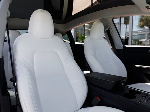 Used 2023 Tesla Model Y Long Range AWD/4WD image 10