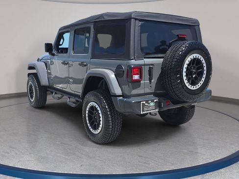 Used 2018 Jeep Wrangler Unlimited Sahara AWD/4WD image 8