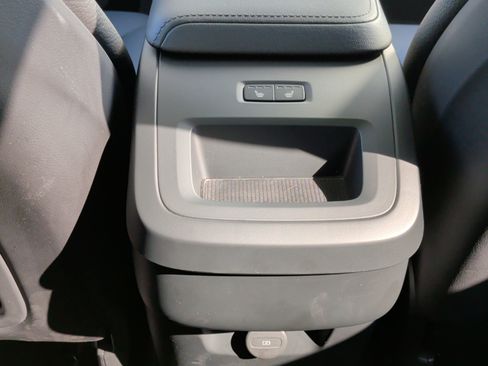 Used 2025 Volvo XC60 B5 Plus image 21