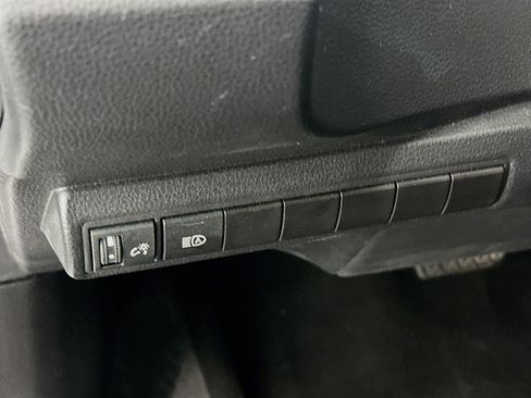 Used 2025 Toyota Corolla LE image 17