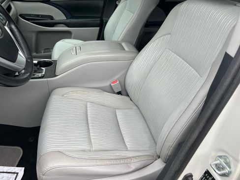 Used 2015 Toyota Highlander Plus image 12