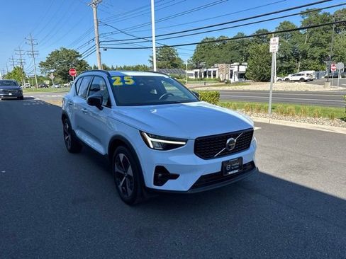 Certified 2025 Volvo XC40 B5 Plus AWD/4WD image 6