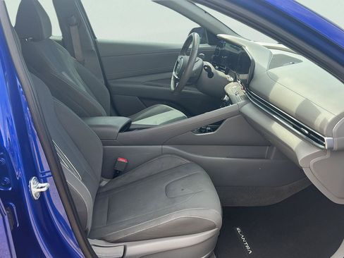 Used 2025 Hyundai Elantra SEL FWD image 25