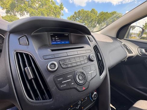 Used 2016 Ford Focus SE FWD image 29