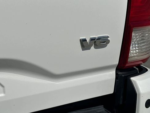 Used 2016 Toyota Tacoma TRD Off-Road w/ Premium & Technology Package image 15