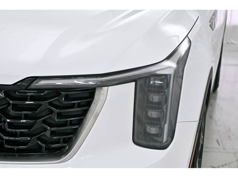 Certified 2025 Kia Sorento SX image 9