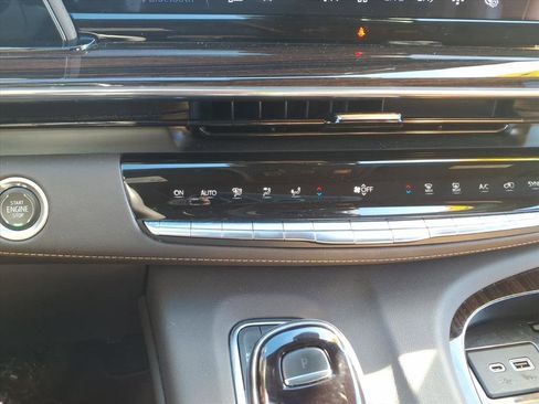 Used 2023 Cadillac Escalade ESV Premium Luxury image 25