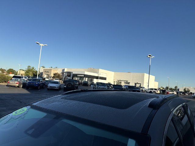 Used 2023 Chrysler Pacifica Limited w/ Uconnect Theater Family Group AWD/4WD image 9