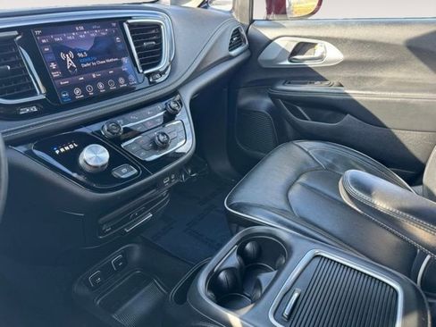 Used 2020 Chrysler Pacifica Limited w/ Advanced Safetytec Group FWD image 23