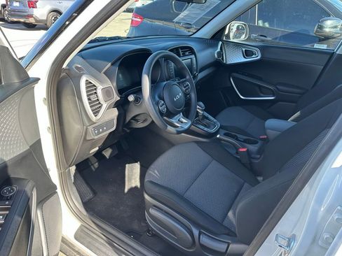Used 2024 Kia Soul LX w/ Option Group 015 image 12