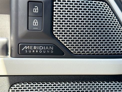 Used 2023 Land Rover Defender 130 SE image 20