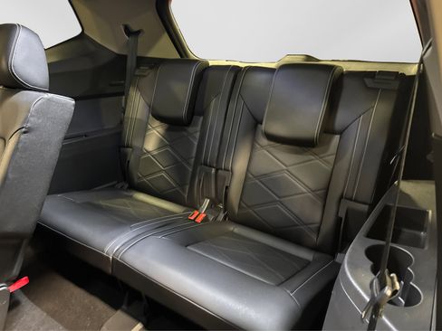 Used 2025 Volkswagen Atlas SE image 37