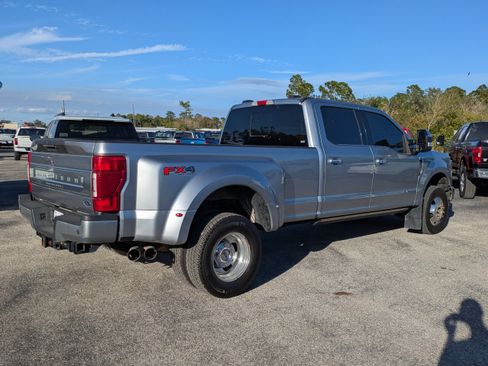 Used 2022 Ford F350 Platinum AWD/4WD image 4
