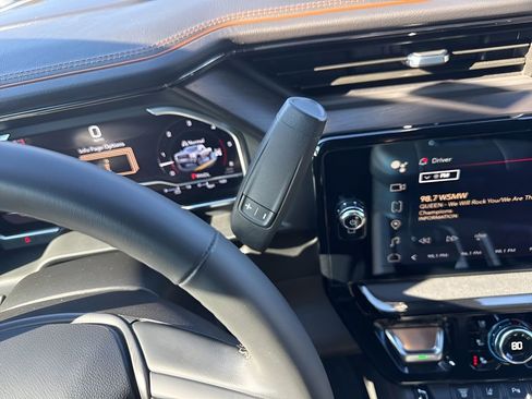 Used 2024 GMC Sierra 2500 AT4 w/ AT4 Premium Plus Package image 19