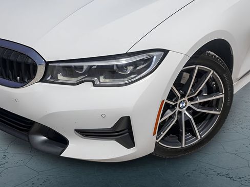 Used 2022 BMW 330i Sedan w/ Premium Package 2 RWD image 3