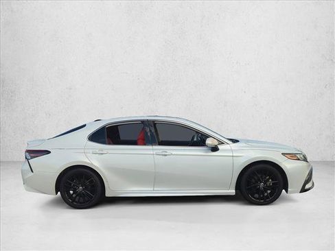 Used 2022 Toyota Camry XSE image 3