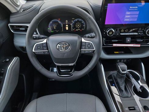 Certified 2026 Toyota Highlander Limited AWD/4WD image 13