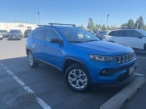 Used 2025 Jeep Compass Latitude AWD/4WD image 7
