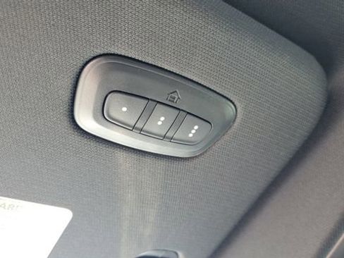 Used 2023 RAM 1500 Laramie AWD/4WD image 9