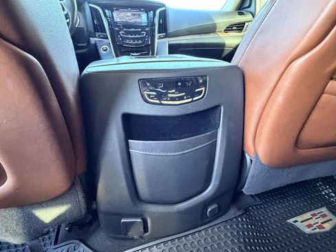 Used 2020 Cadillac Escalade Luxury image 19