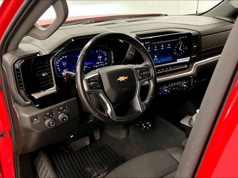 Used 2022 Chevrolet Silverado 1500 LT AWD/4WD image 16