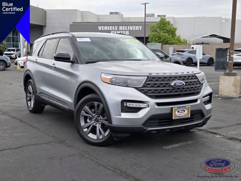 Certified 2022 Ford Explorer XLT w/ Equipment Group 202A AWD/4WD image 1