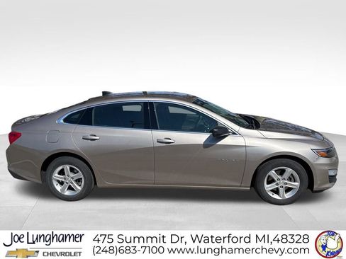 Used 2022 Chevrolet Malibu LS image 2