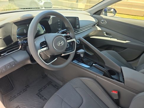 Used 2024 Hyundai Elantra SE image 15
