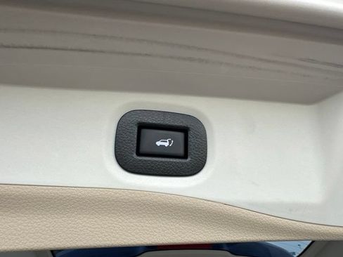Used 2019 Nissan Rogue SV w/ Premium Package AWD/4WD image 18
