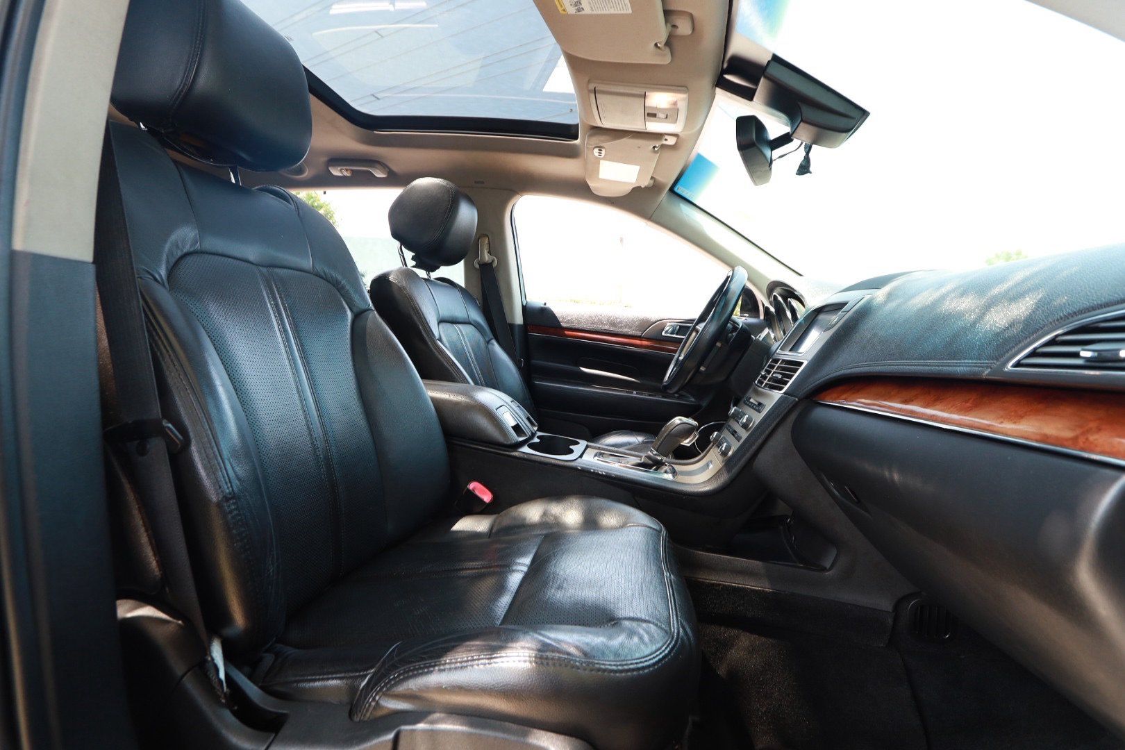 Used 2012 Lincoln MKT FWD image 28