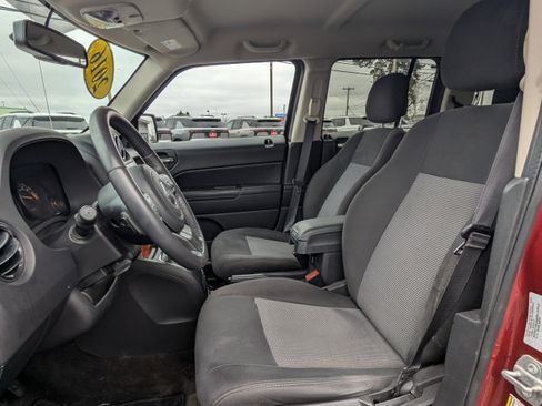 Used 2016 Jeep Patriot Latitude AWD/4WD image 2