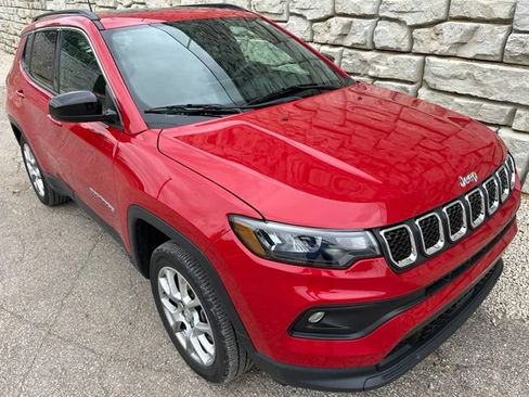 Used 2023 Jeep Compass Latitude w/ Sun and Sound Group AWD/4WD image 7