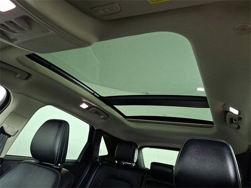 Used 2020 Ford Escape Titanium image 17