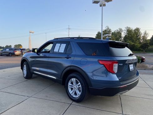 Used 2020 Ford Explorer XLT w/ Equipment Group 202A AWD/4WD image 8